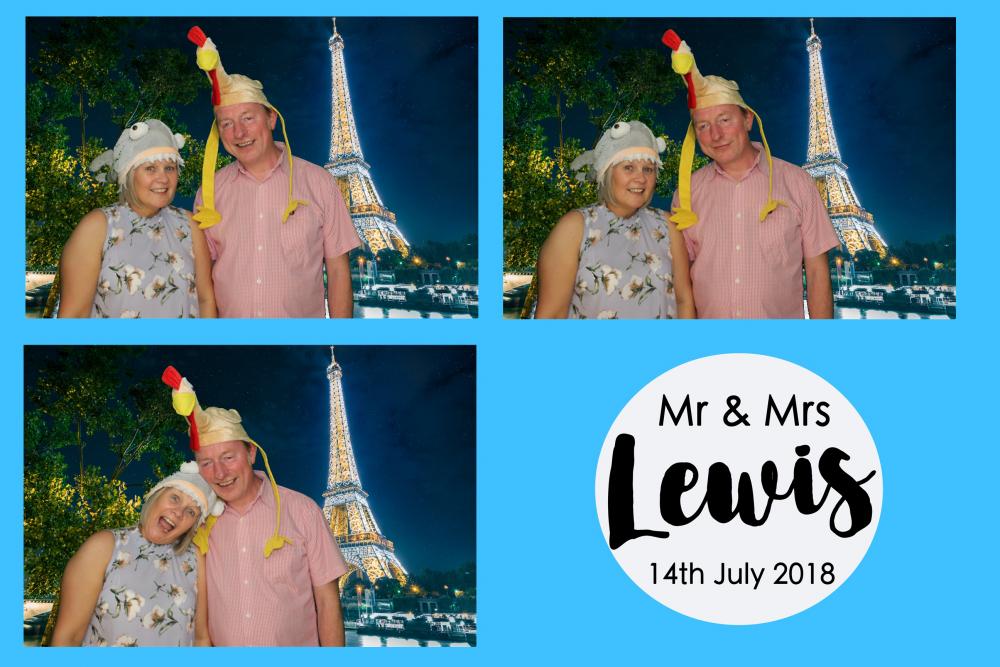 Mr & Mrs Lewis's Wedding | View more photos from the event at images.mobile-photo-booth.com/u/MobilePhotoBoothUK/Mr-Mrs-Lewiss-Wedding